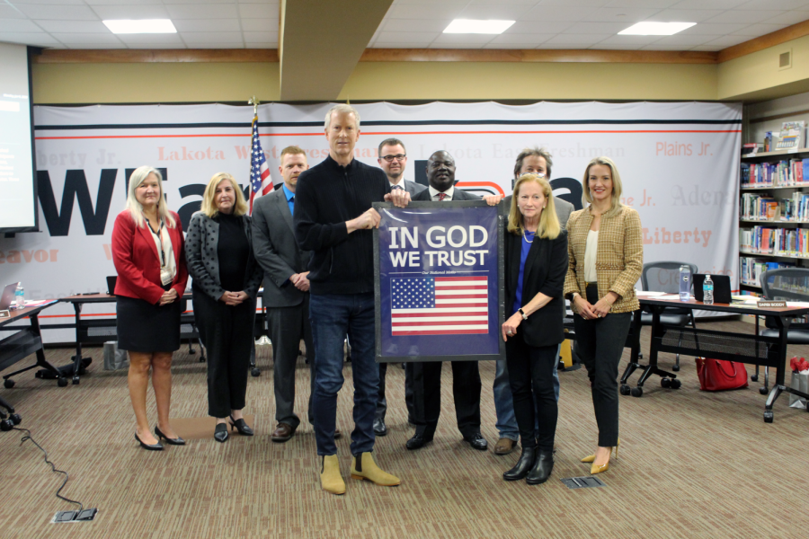 Michael Connaughton presents the board with a framed flag.